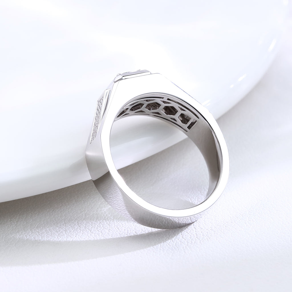 18k 0.52ct D VVS Round Cut Lab-Grown Diamond Ring - IGI Certified