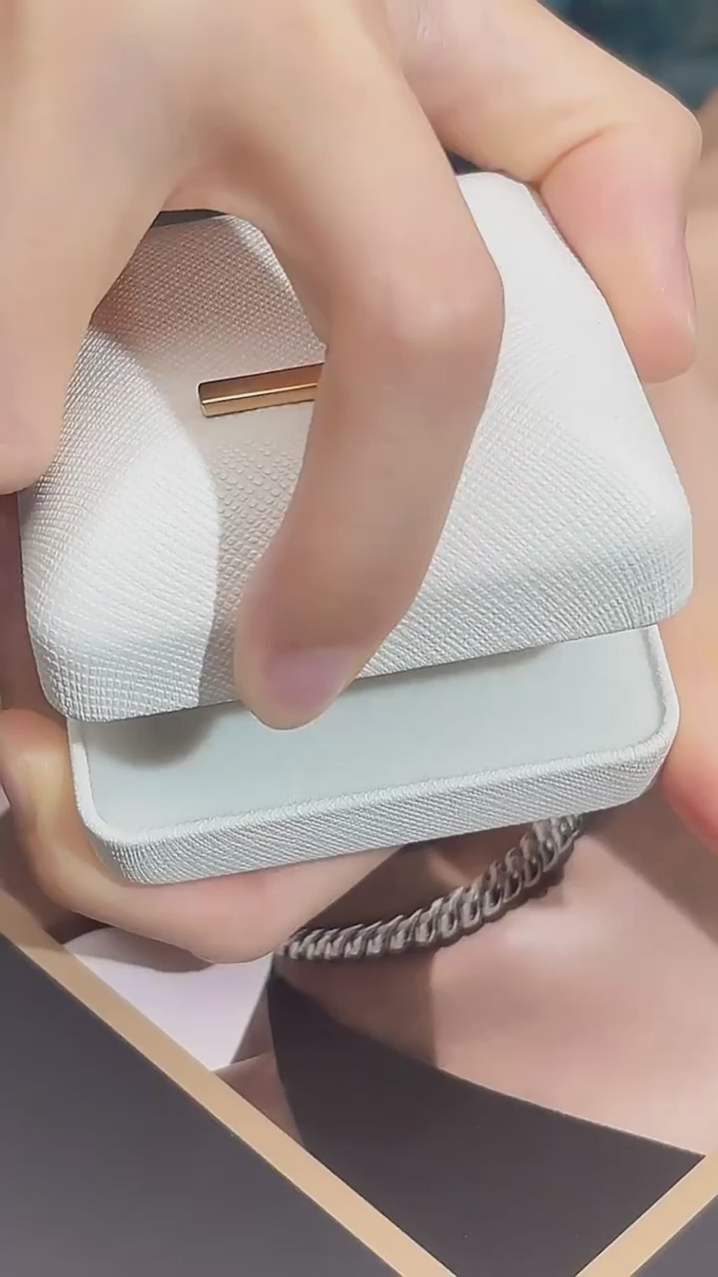 18k White Gold Round Cut Lab-Grown Diamond Ring - IGI Certified